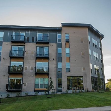 Frontdesk Core Apts Campustown エームズ エクステリア 写真